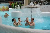 Aquapolis Élményfürdő szállással a Hotel Forrásban